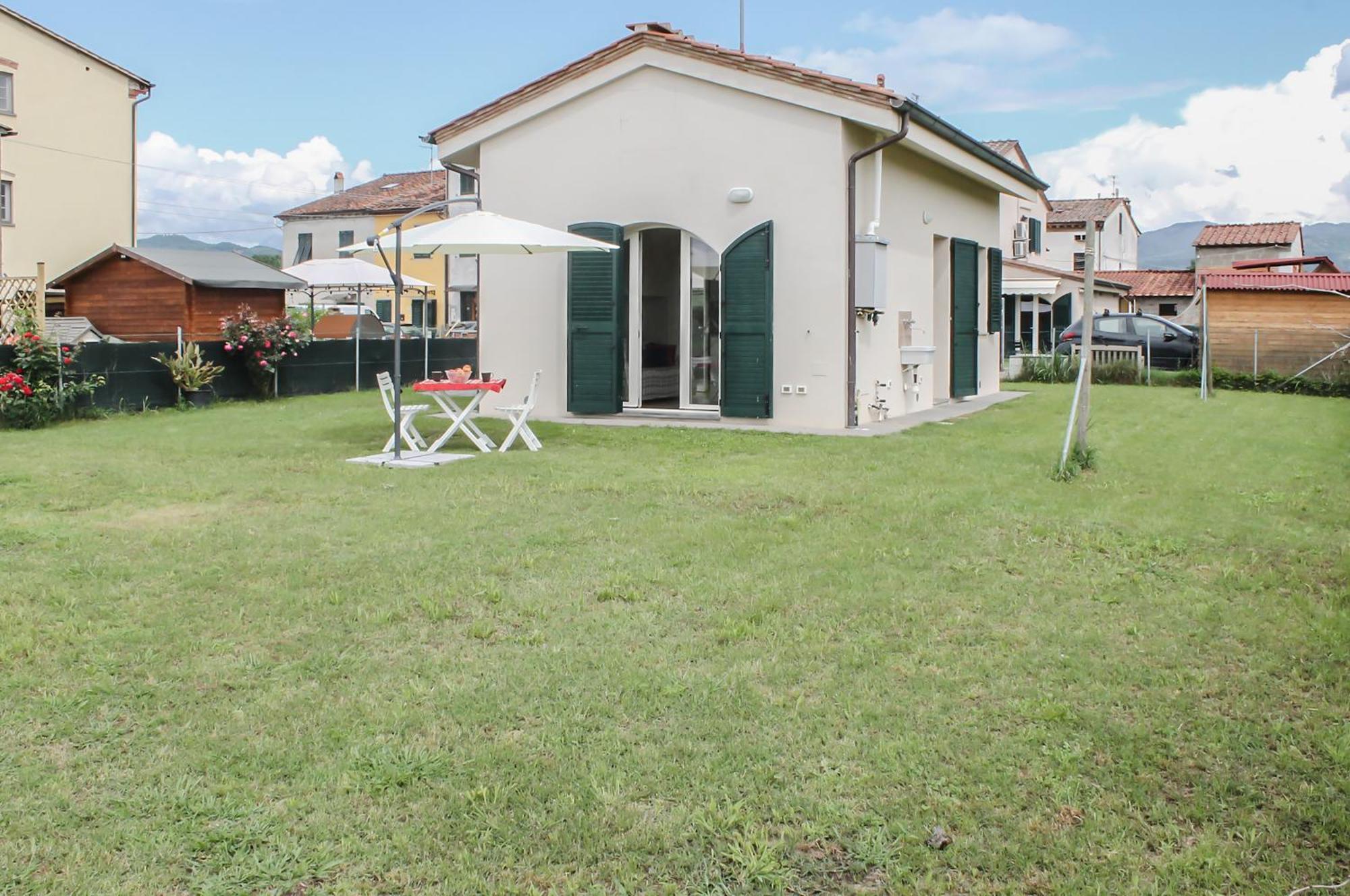 Modern Home With Private Parking Near The Station! Lucca Eksteriør billede