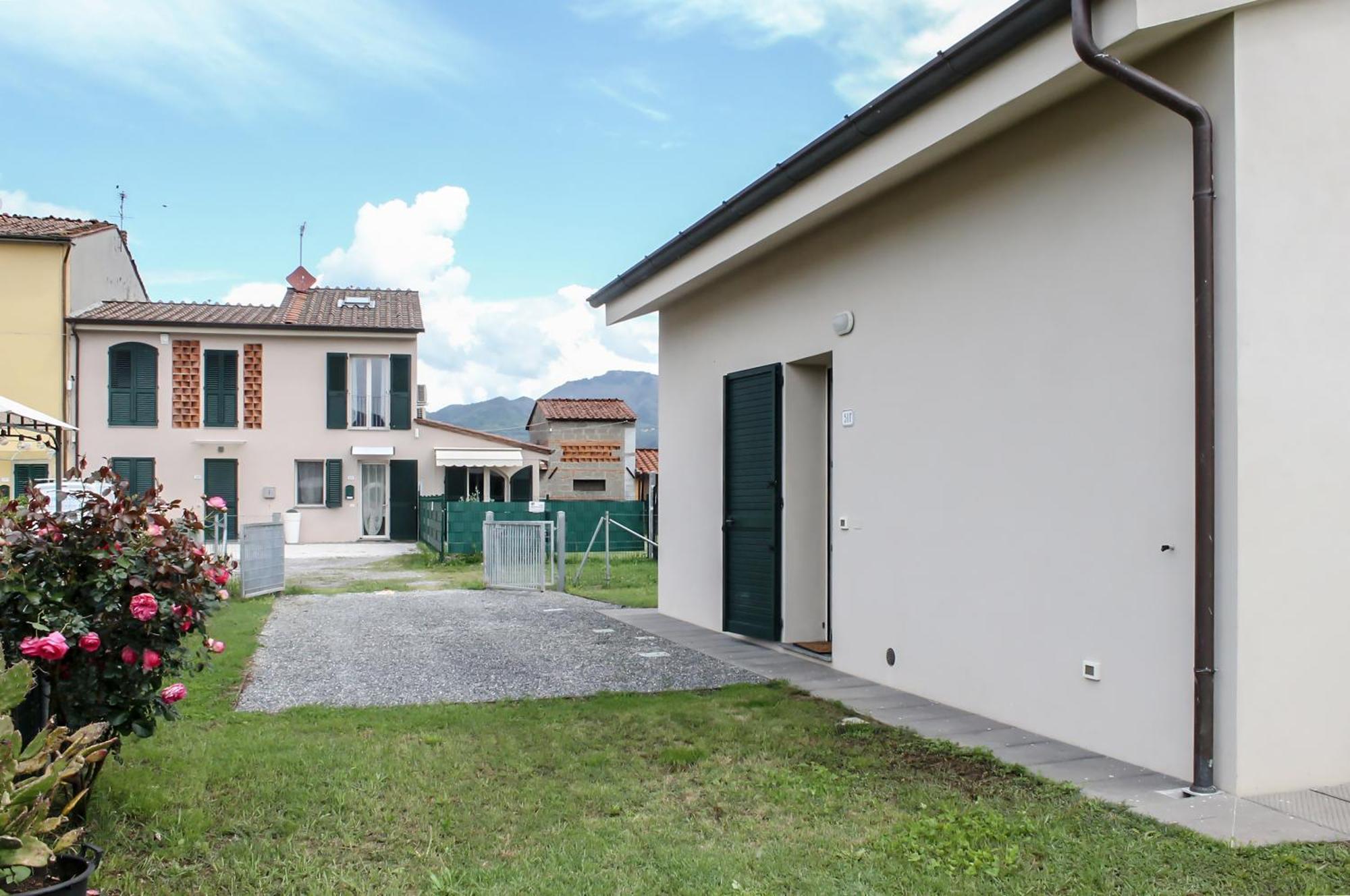 Modern Home With Private Parking Near The Station! Lucca Eksteriør billede